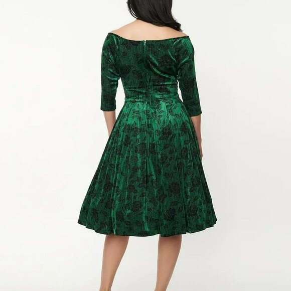 Unique Vintage Velvet Marceline Swing Dress Green & Black Rose Print Sz M (6-8) - Picture 12 of 12